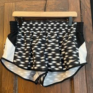 Nike Women's Athletic Shorts in Black and White Pattern
